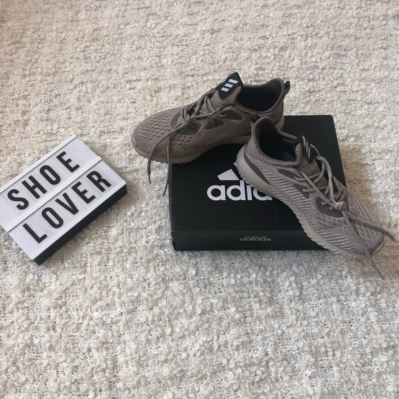 Adidas Alphabounce em W US Size: 6 1/2 UK Size: 5 - Picture 4 of 7